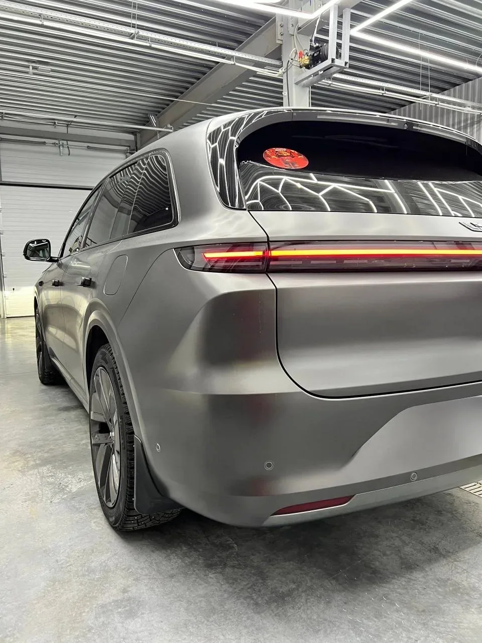 Li Auto L6 после оклейки матовым полиуретаном в студии GORKY