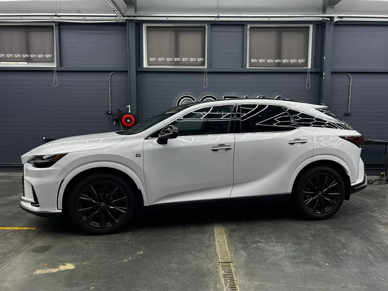 Белый Lexus RX 350 после работ в GORKY